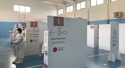 Inaugurato l'Hub vaccinale per il Distretto Socio Sanitario a Gallipoli in Vi...